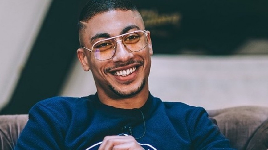 870x489_5fb39f4a757b7-maes-devient-desormais-papa-apres-avoir-eu-son-premier-enfant-aujourd-hui-1592249978 - Revrse